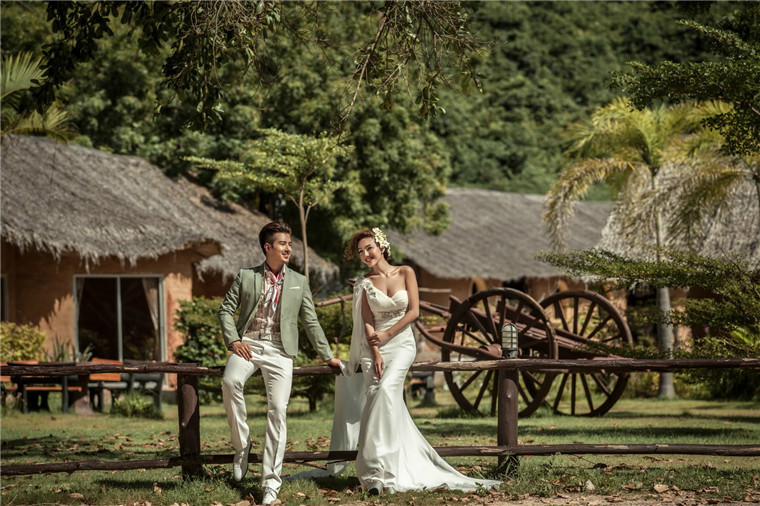 泰国婚纱摄影工作室_泰国传统婚纱服饰图片