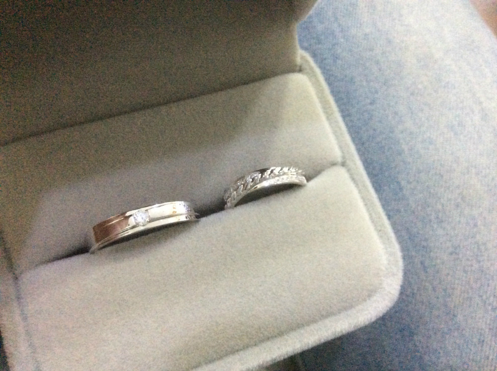 刚从至尊宝拿回了定制的对戒,我自己比较女汉