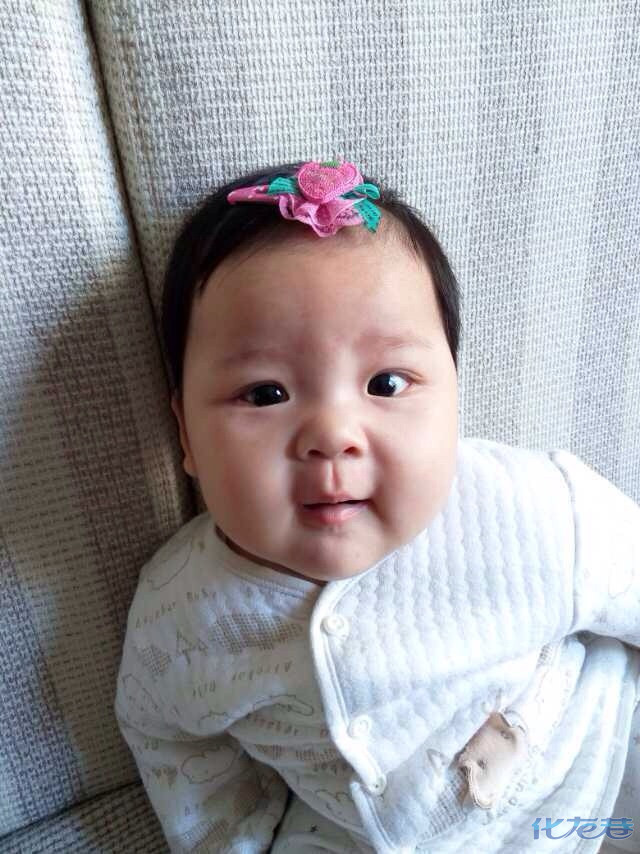 我家宝宝6个月不到就会坐了。|嘉宏蔚蓝天地最