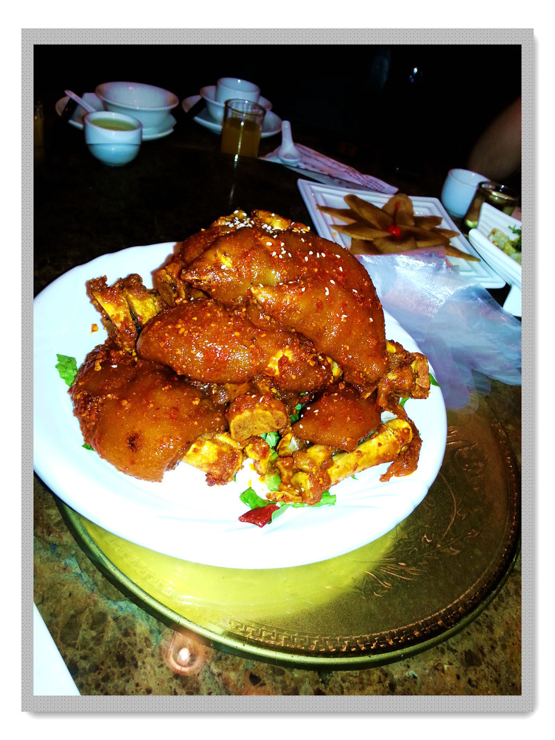 吃货冒着瓢泼大雨前往大渝川菜,更冒着打静脉