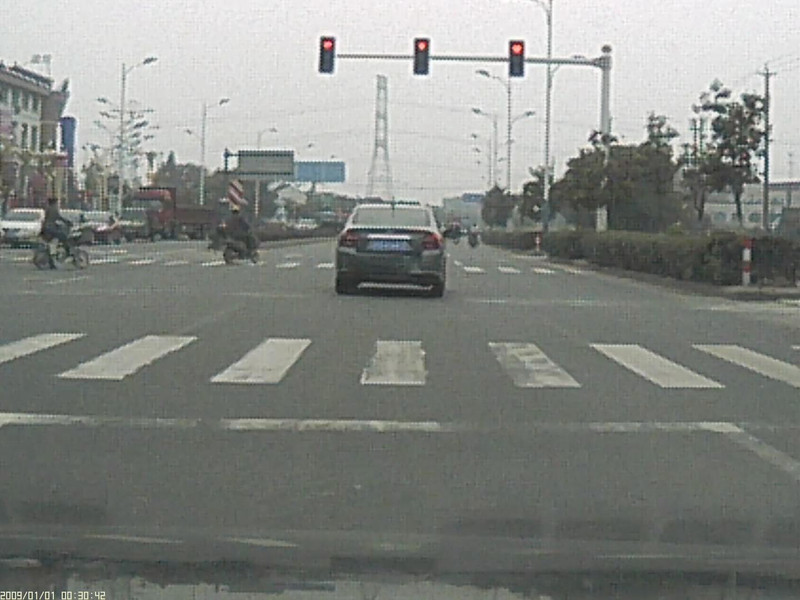 你就这样急吗?没有探头你就闯红灯!小心点!我