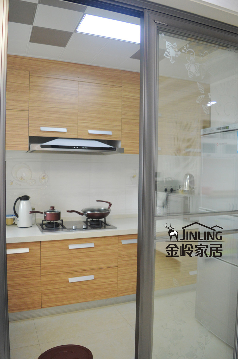 进门鞋柜:模压百叶门,装饰隔断,一场美轮美奂的家居盛宴从这