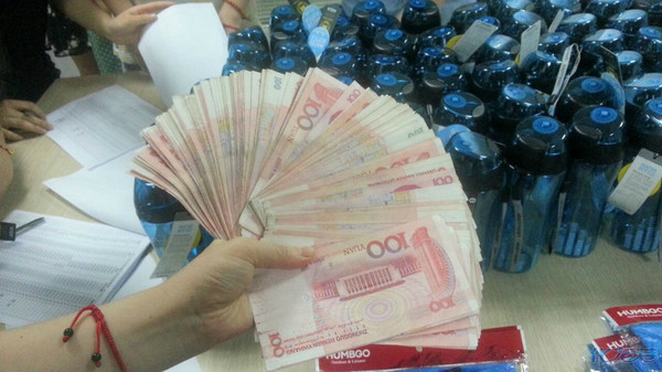 【<em>妹纸爆照</em>】第一年工作:中秋福利貌似不错,月