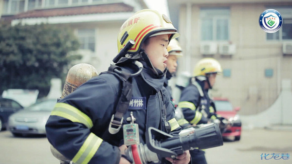 视频:常州消防支队不一样的消防战士!他是救火
