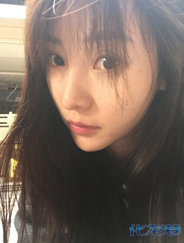 柳岩看病美女消瘦,背影独自取药v美女显a美女。校花清纯美女图片图片