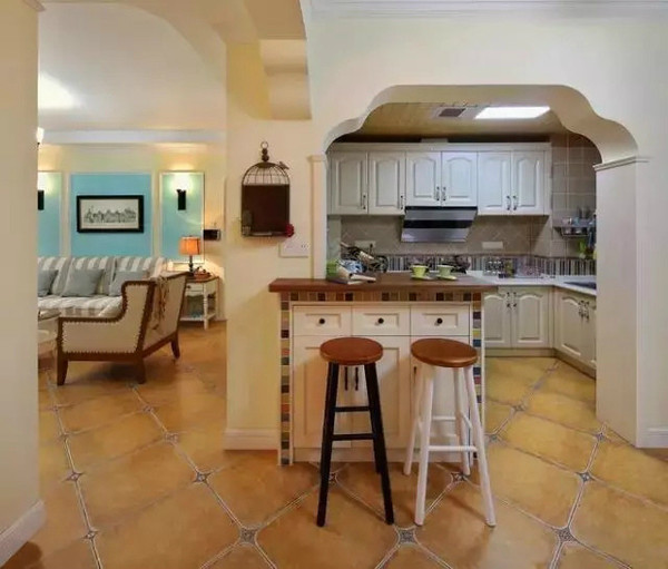 标题：30㎡也能拥有吧台？不占客厅不牺牲餐桌，花1000元我把“深夜食堂”搬回了家