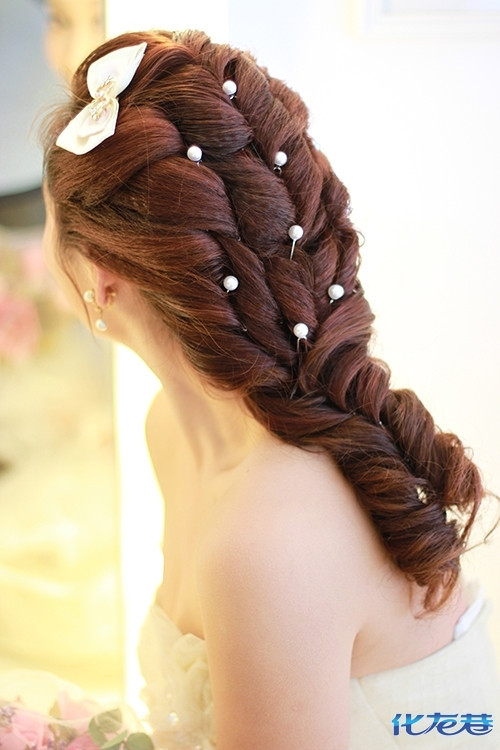 米娜老师最新的试妆照又是一股复古风来袭,我很喜欢这个风格