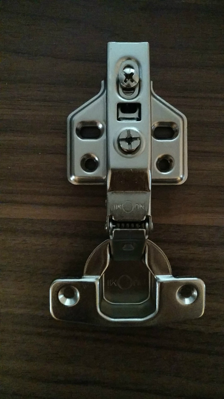 开始安装了,平安树实木多层板柜体,诺米铰链,海蒂诗导轨,和居拉手,abs