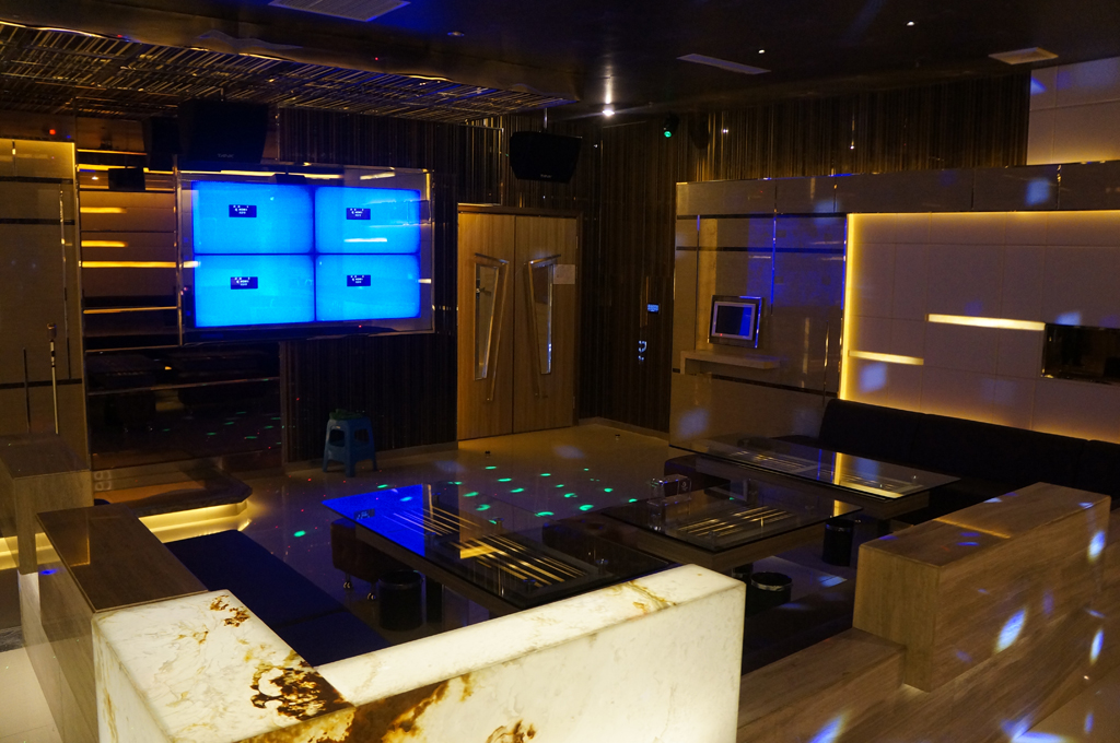 这是我拍照的香格里拉,实际进去的感觉跟城堡一样