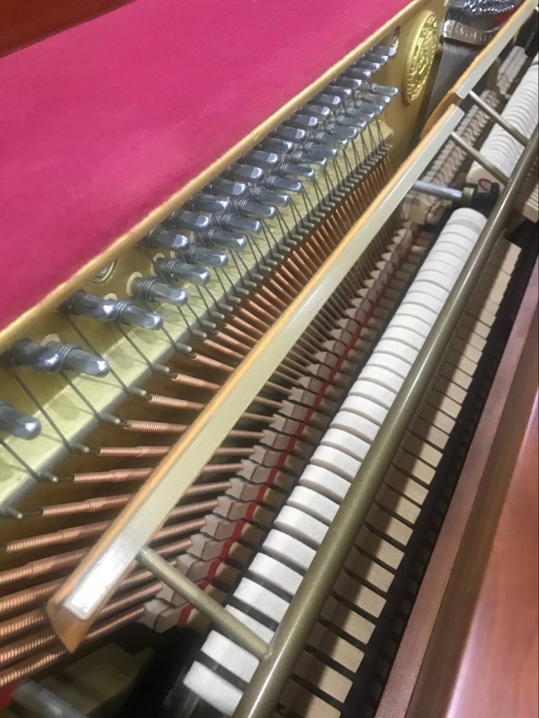 转让原装进口英昌钢琴永昌钢琴四分音区黑色亮光设计95新成色逆天六千