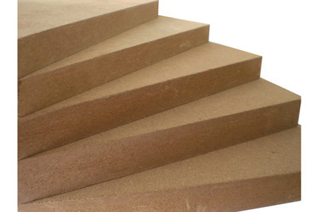 密度板主要用于 成品家具的制作,同时也用于 强化木地板, 门板, 隔墙